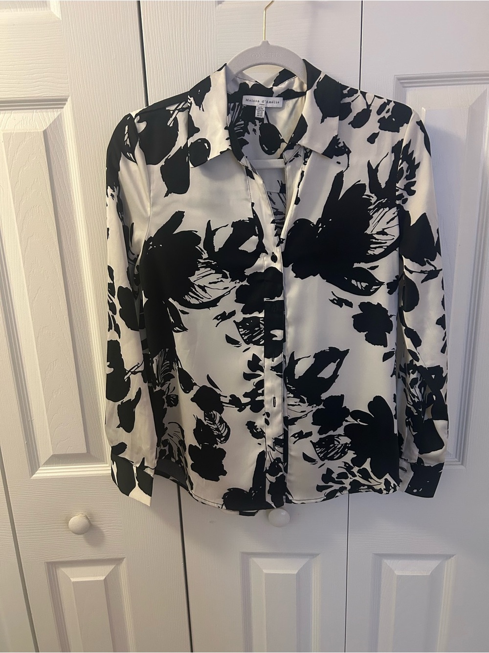 Black & White Floral Button-Front Blouse - Women